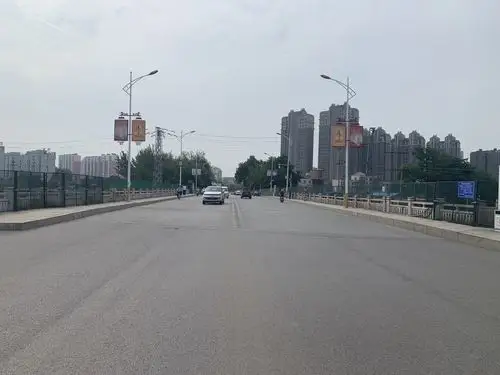 每日快报:唐山市丰润区唐丰路立交桥防撞护栏维修工程