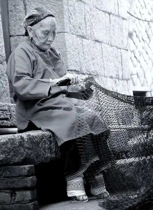 最后一位裹脚女性口述:15岁靠"三寸金莲"嫁大户,洗脚疼到崩溃