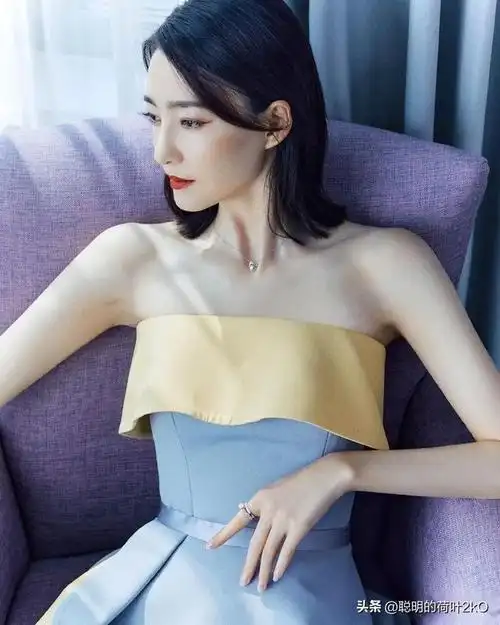 王丽坤优雅从容,气质迷人