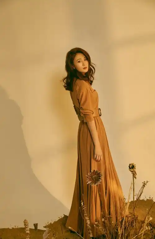 猎毒人侯梦莎最新写真曝光演绎沙漠玫瑰百变风格