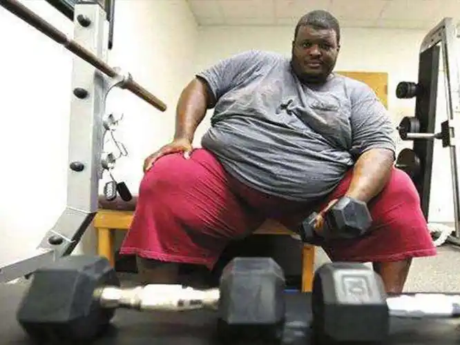 真美女与野兽美国相扑之王比娇妻重700斤曾创吉尼斯纪录