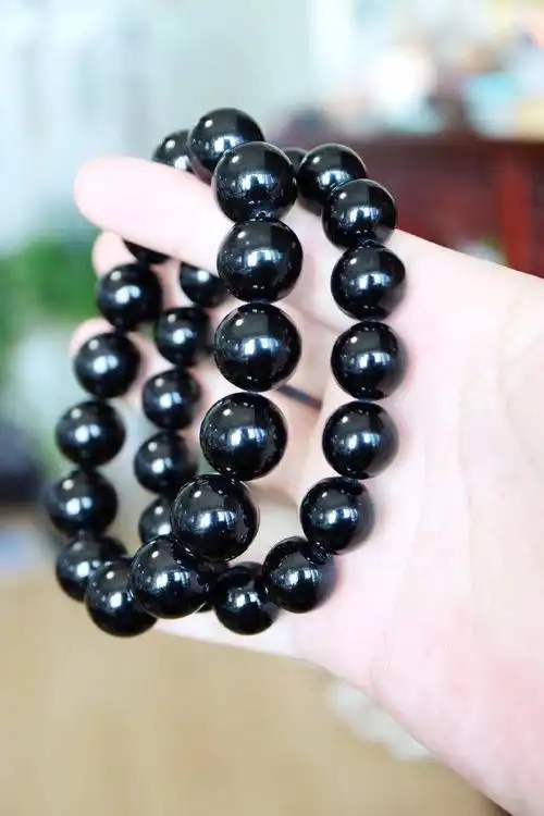 黑玛瑙怎么鉴别「黑玛瑙怎么鉴别真假」