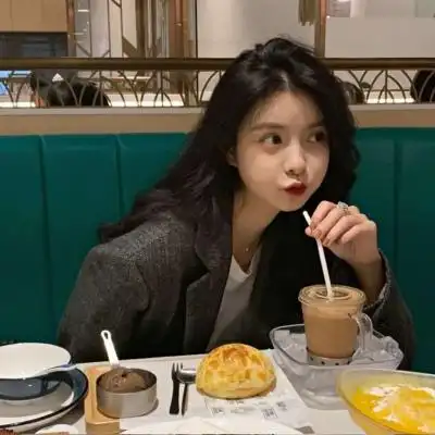 和我kiss是品尝草莓软糖的行为