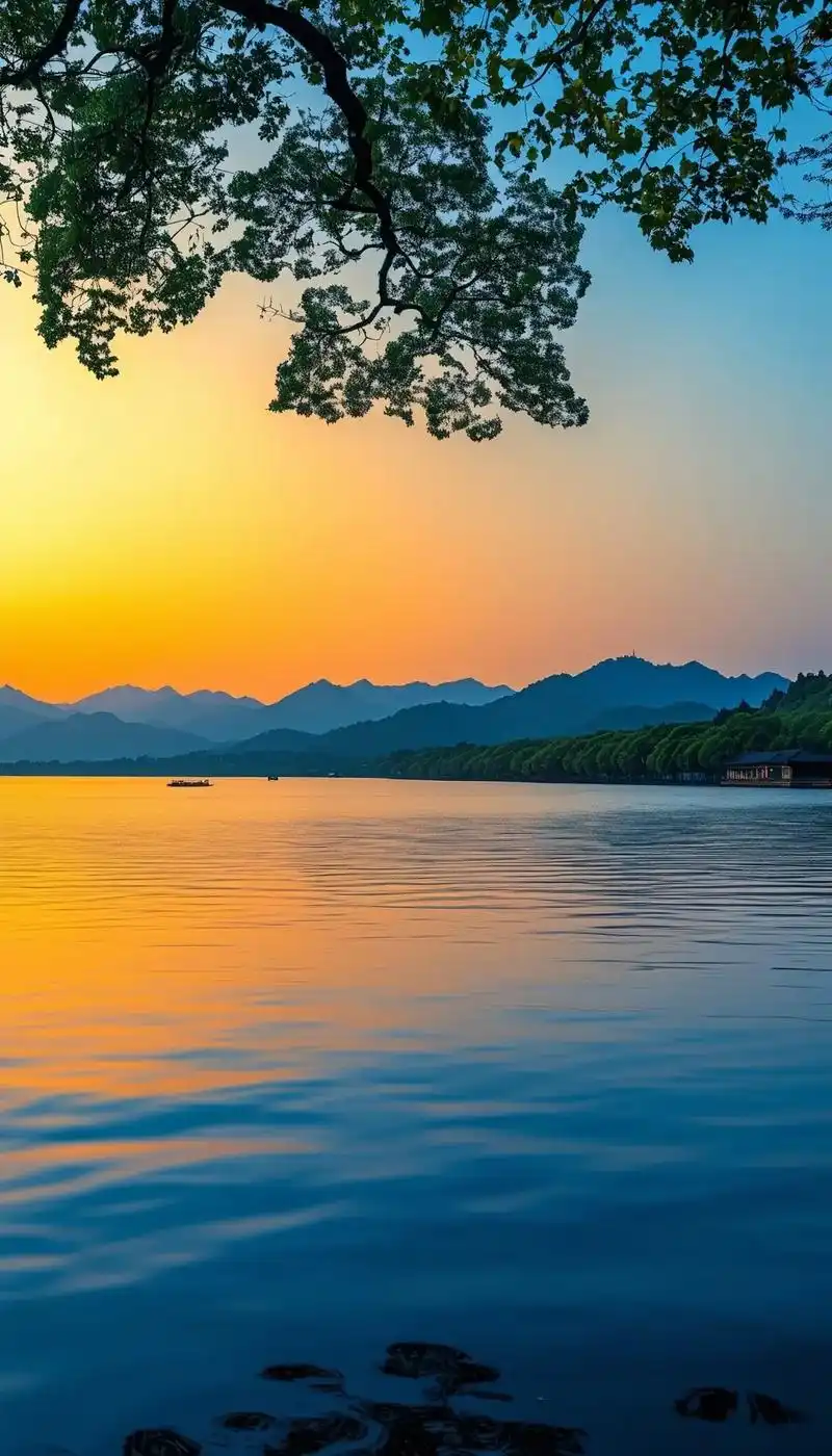 风景秀丽高山瀑布,河流山川.绿树成荫,小船在水里飘荡,蝴蝶在空中飞舞