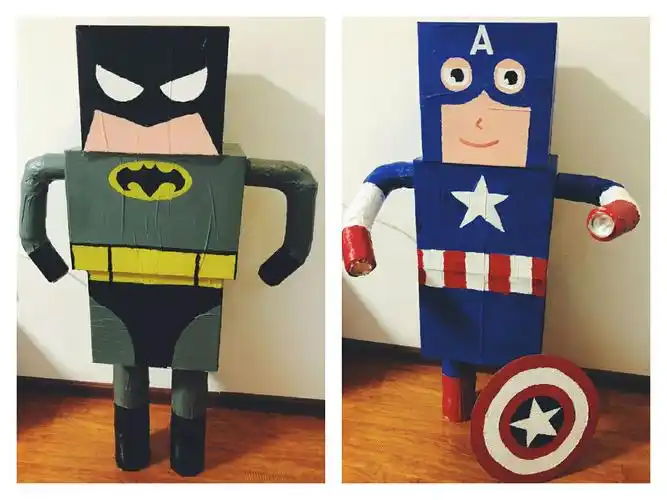 纸箱子和易拉罐做成的机器人.