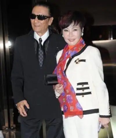 图谢贤老婆狄波拉离婚揭秘其婚变原因