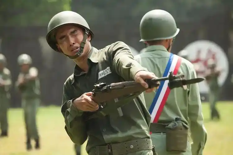 憋住别笑!台湾"心战官"亮相,眼神猥琐,会模仿解放军高官喊话