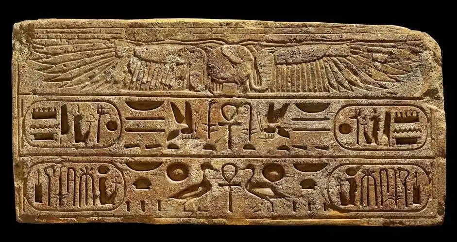 大英博物馆特展"圣书体",解密古埃及文化_罗塞塔_石碑_文字