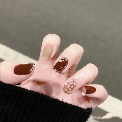 秋冬系列酒红系高级美甲气质美甲