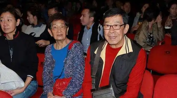 90岁胡枫和88岁罗兰终成眷属求婚获祝福 - 内地新闻 - 中国综艺网