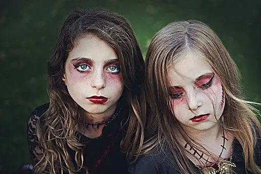 万圣节,化妆,儿童,姐妹,女孩,蓝眼睛,户外,后院,草坪