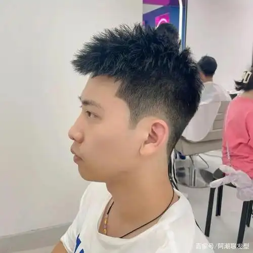 2,渐变刺猬头短发