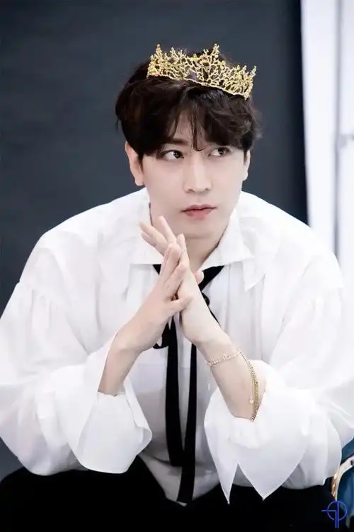 文晸赫新剧与刘仁娜饰夫妻 前女友是金喜善 拥有独栋别墅身家不凡