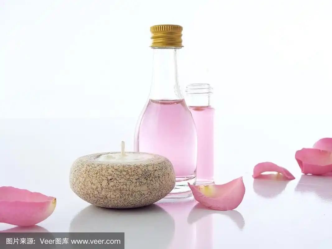 水疗美容集,玫瑰精油提取,蜡烛花香在白色的背景