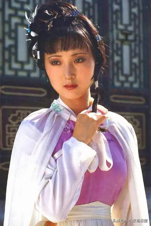 袭人扮演者(袁玫近照,气质温和,她饰演的87版《红楼梦》中的袭人,已成