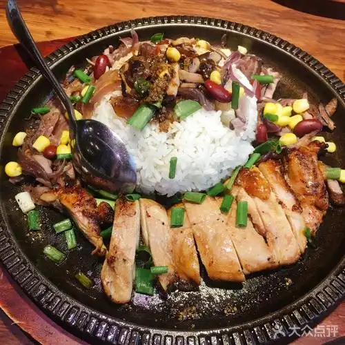 炊烟小镇烧烤吧铁板饭图片 - 第1张