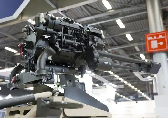 后来通用电气在m61火神机炮的基础上进行缩小和简化,变成了m134机枪.