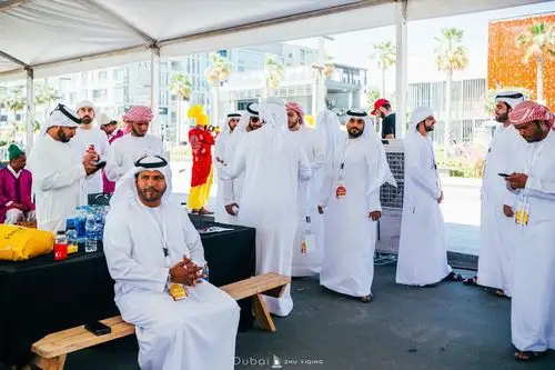 原创迪拜人的幸福感来自哪儿?不是金钱,而是一场幸福大巡游的狂欢节