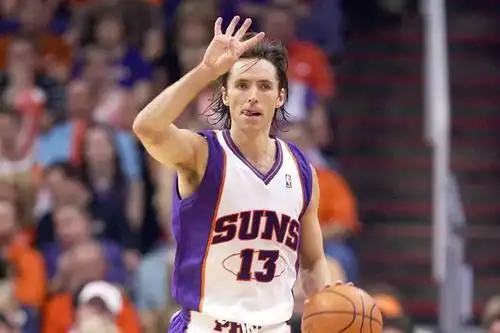 史蒂夫·纳什(steve nash),1974年2月7日出生于南非约翰内斯堡,前