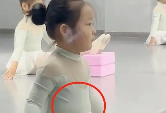 其实小编觉得,有小肚子这是很正常的.