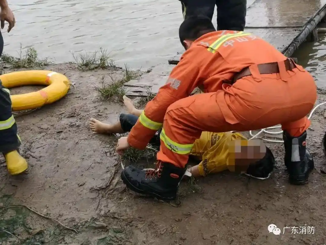 又是溺水某地又有孩童瞬间没了命
