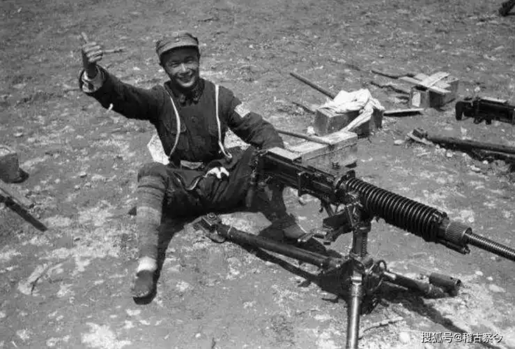二战最重机关枪 日本九二式机关枪 需要四人才能操作,一个作战单位