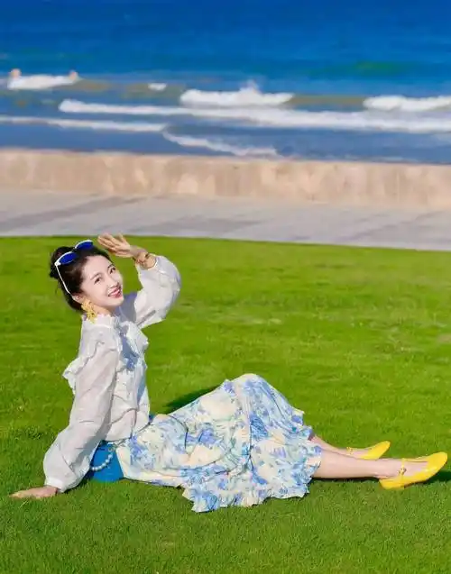 女生穿上裙子拍照,他推荐了这8个姿势,以简单优雅的方式捕捉你的各种