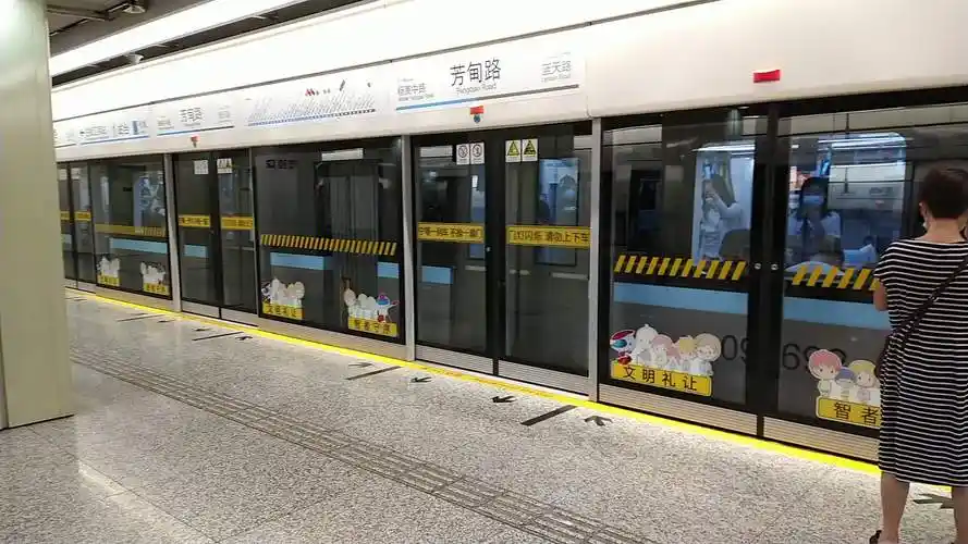 上海地铁9号线 创可贴二世09095芳甸路(往松江南站)出站