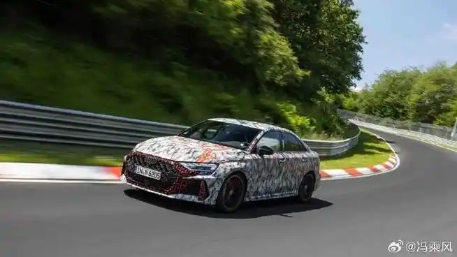 新奥迪rs3在纽博格林北环赛道创下了紧凑型轿车新的圈速纪录,用时733