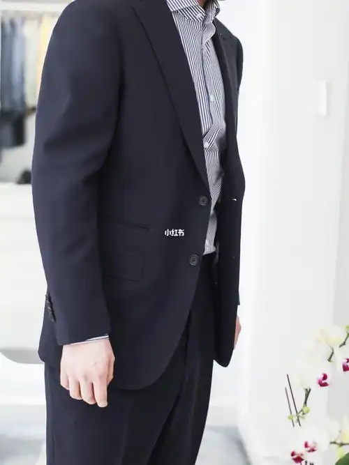 藏蓝色商务西装两件套