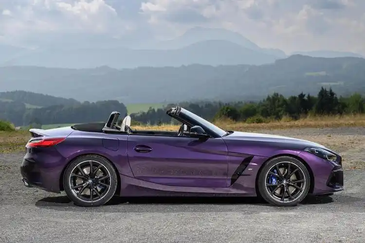 2023款宝马z4敞篷版本亮相 车体"加宽"颜值巨变