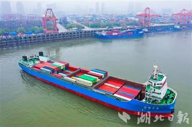武汉港发集团及华中港航集团贯彻落实长江经济带国家战略,推进船舶