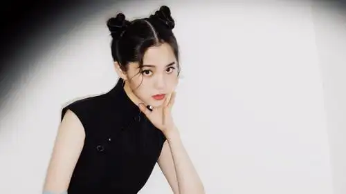 欧阳娜娜暗黑春丽俏皮可爱造型写真