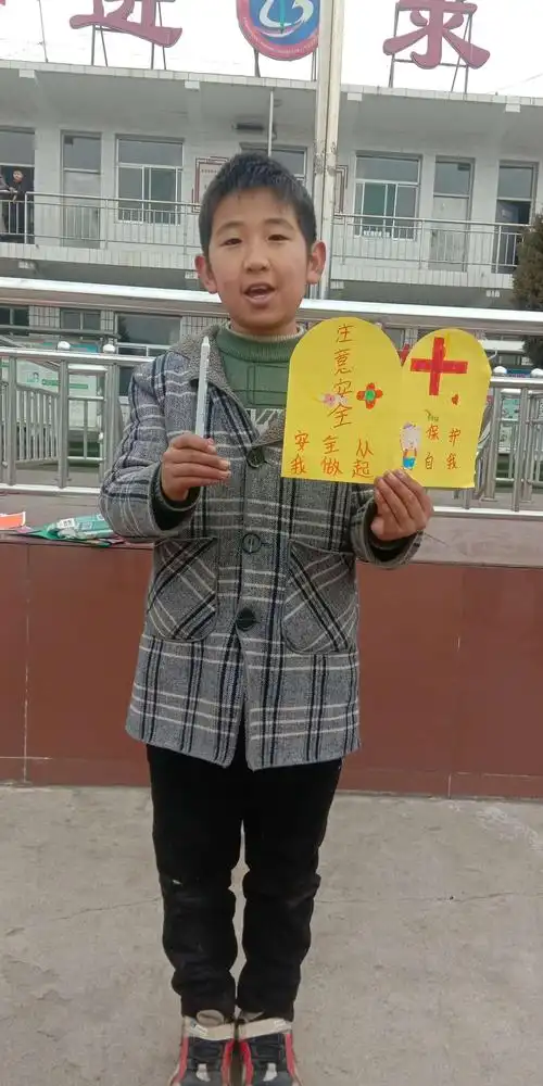 其它 安全伴我行 写美篇会后学生们都制作了精美的安全小卡片 在安全