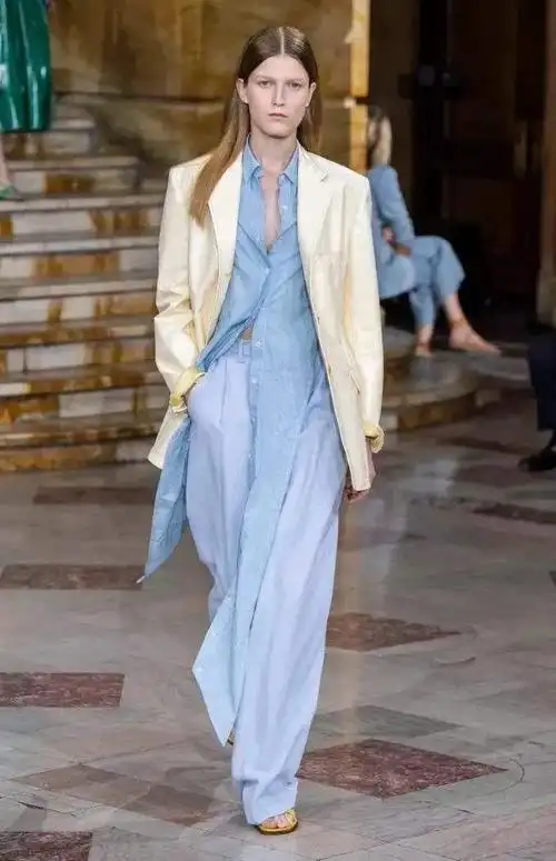 2022年流行服装款式2022年春夏流行的色系穿搭