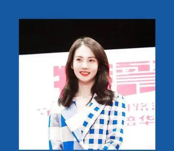 金晨刚和董又霖分手,又拍到和张超逛街,曾与邓伦恋情也轰轰烈烈_明星