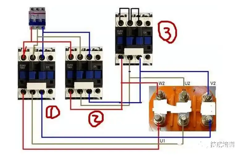 接线的时候要把这三个连接片去掉.