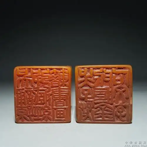 珍藏翁大年刻田黄兽钮印章一对