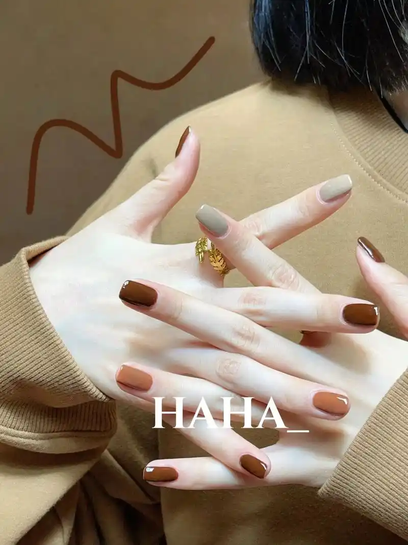 秋天棕色系配色 真的太爱了!棕色跳色美甲 高级显白 #超好看 - 抖音