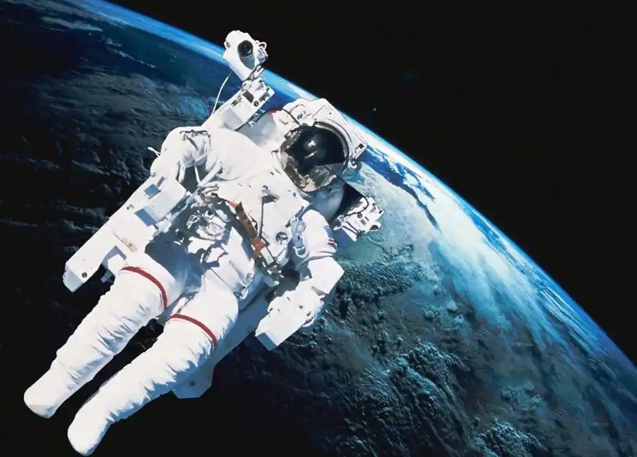 多名宇航员永远留在太空有可能飘到外星球吗