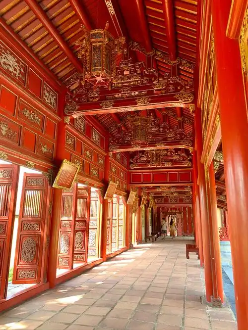 顺化皇城 多少雕梁画栋都夷为平.