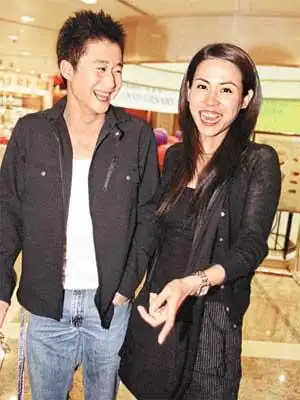 宣萱吴京香港相约吃饭叙旧 恬妞做电灯泡