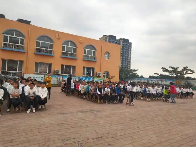 米各庄学区李庄小学开展"展我风采,践行祖国70周年国庆精神——队列