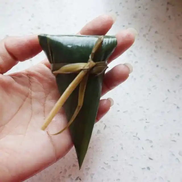 紫米八宝锥形粽子,香甜软糯,一上桌就被抢光了