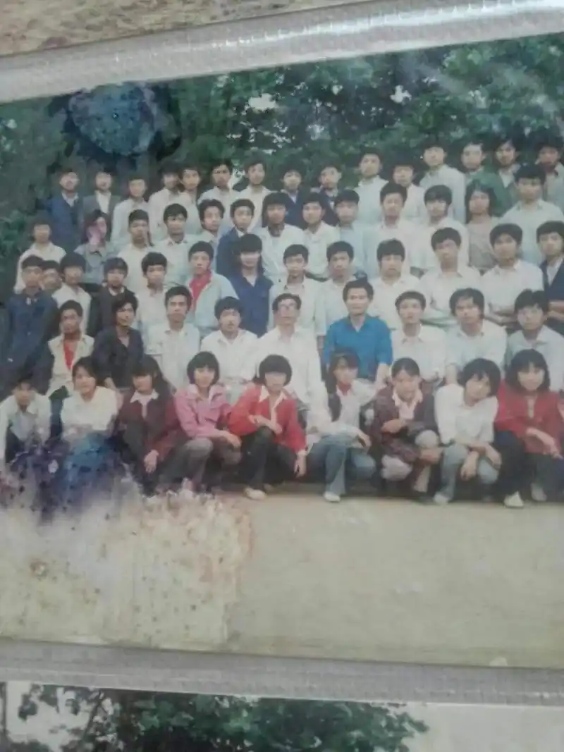 泛黄老照片,30年前都昌二中毕业照#学生时代的回忆 #毕业前