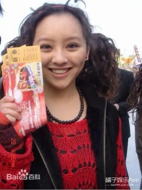 还记得少年黄飞鸿里的欧小倩吗她生了个混血宝宝