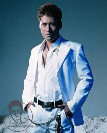 p data-id="gn5p9mamp1">《守望沙滩》是吴晓天作词,黄征作曲并演唱