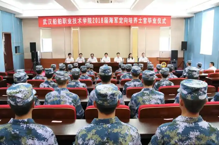 无奋斗不青春学院首届海军定向培养士官毕业仪式侧记