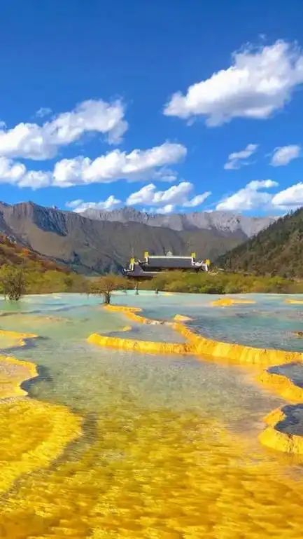 黄龙景区(四川5a级景区)黄龙景区位于中国四川省松潘县境内, - 抖音