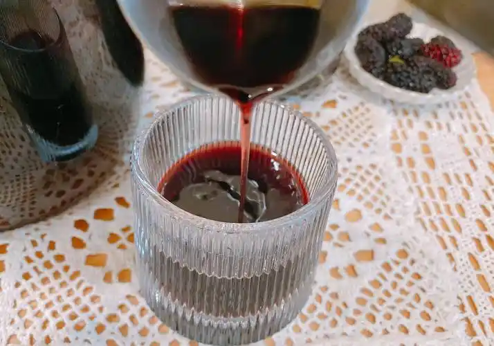 家庭自制桑葚酒,黄金比例,酒香浓郁无添加,口感醇厚保存时间久_枸杞